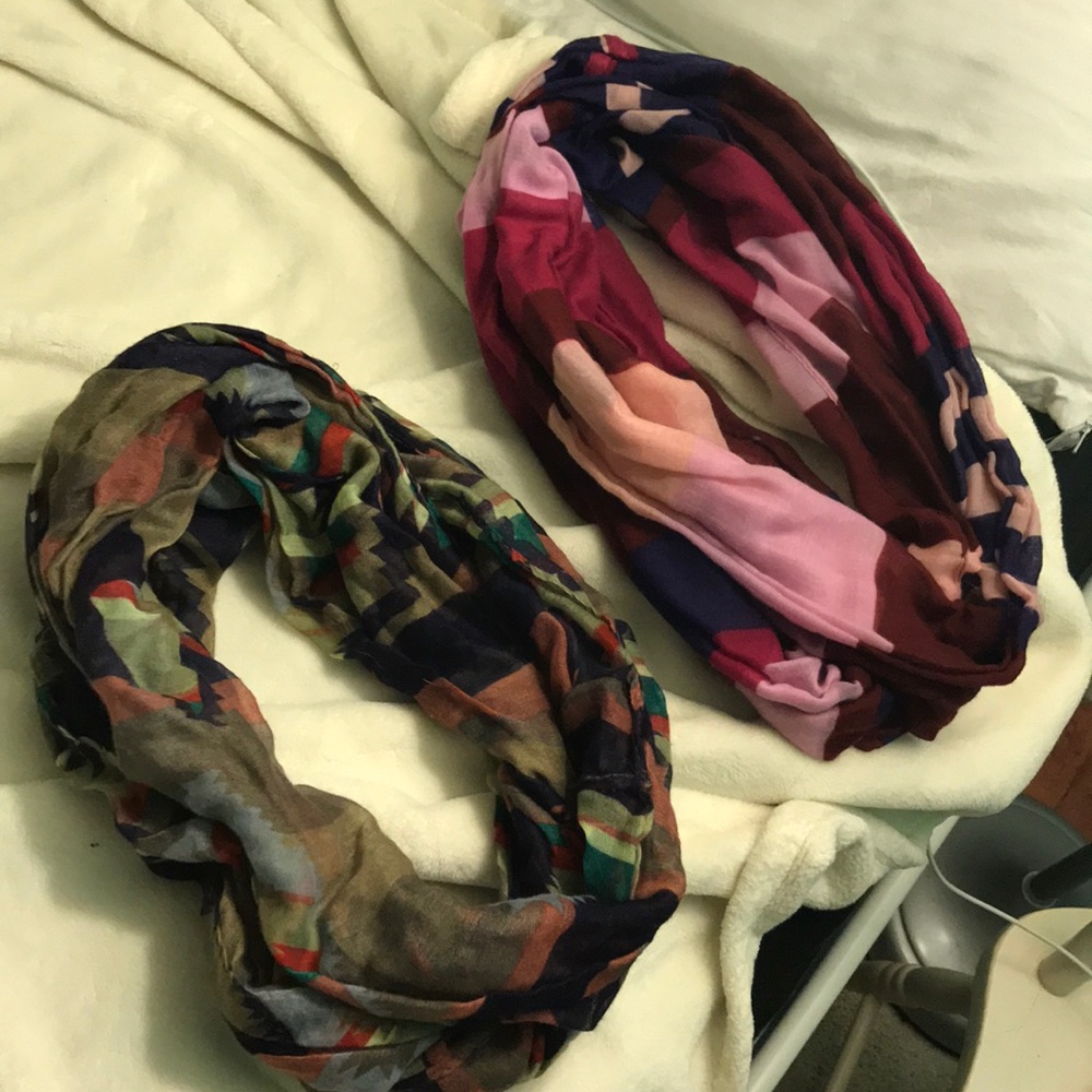 Set of 2 infinity scarves